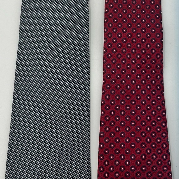 Tommy Hilfiger Silk Tie Bundle Red Blue Black Print Circles Geometric Shapes - Picture 6 of 7